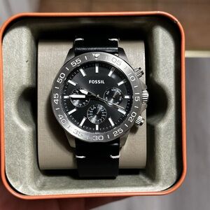 Fossil Waterproof Silver Watch With Black Leather Strap.